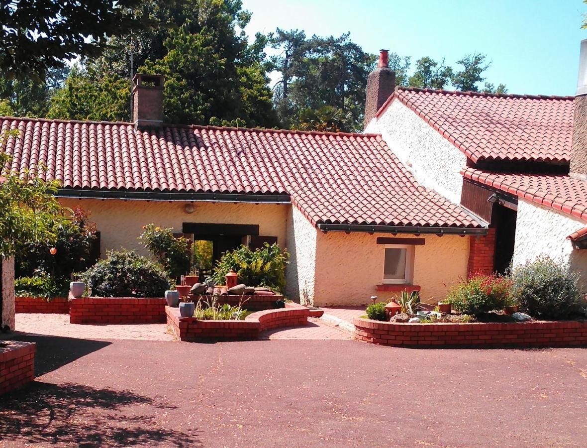 " Village Tonneaux De Tirpoil " Montilliers Exteriér fotografie