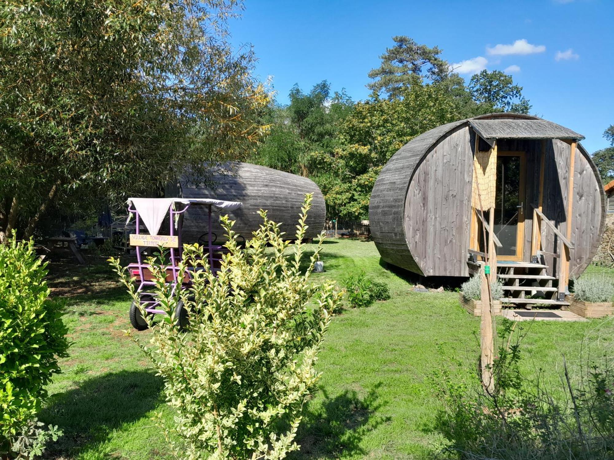 " Village Tonneaux De Tirpoil " Montilliers Exteriér fotografie